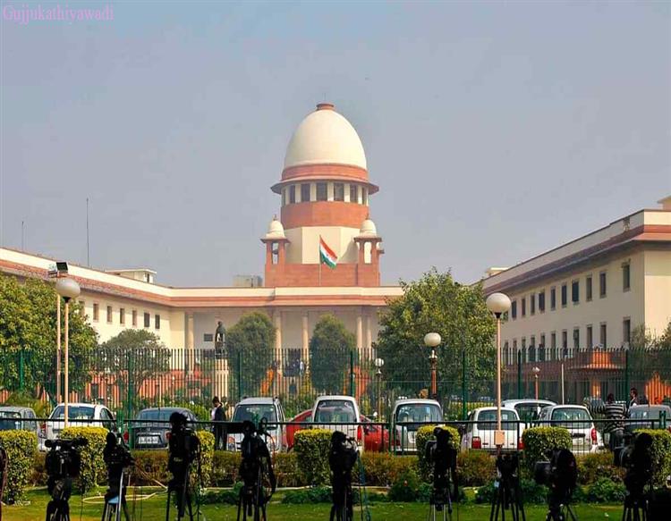 COVID-19: सुप्रीम कोर्ट ने दिए जेल में भीड़ कम करने के आदेश, 90 दिनों के लिए रिहा होंगे कैदी