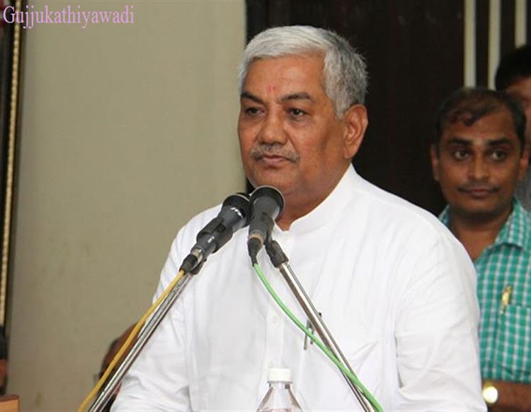  દુષ્કાળના ડાકલા વચ્ચે કૃષિમંત્રીએ કહ્યું- ‘પહેલાં પીવાનું પાણી, પછી ખેડૂતો અને ઉદ્યોગોને અપાશે’