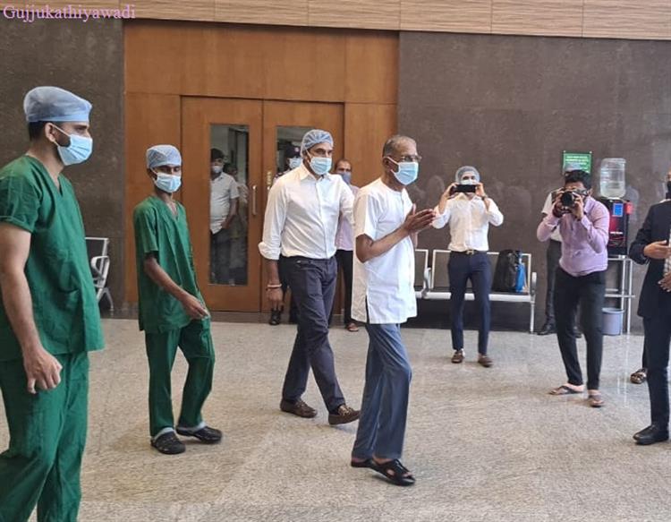 ગોવિંદ ધોળકિયાની દરિયાદિલી:લિવર ટ્રાન્સપ્લાન્ટના ડિસ્ચાર્જ પછી કિરણ હોસ્પિટલને 1 કરોડ દાનમાં આપશે તો 1500 કર્મીઓને 2000ની બક્ષિશ