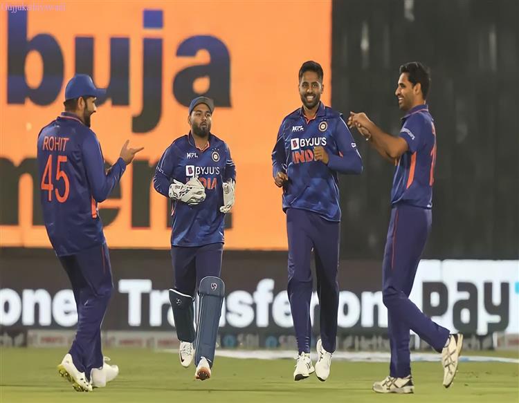 રોહિત-દ્રવિડ યુગની વિજયી શરૂઆત:રોમાંચક મેચમાં ભારતે 5 વિકેટથી NZને હરાવ્યું, રિષભ પંતે ચોગ્ગો મારી 2 બોલ પહેલા મેચ જિતાડી