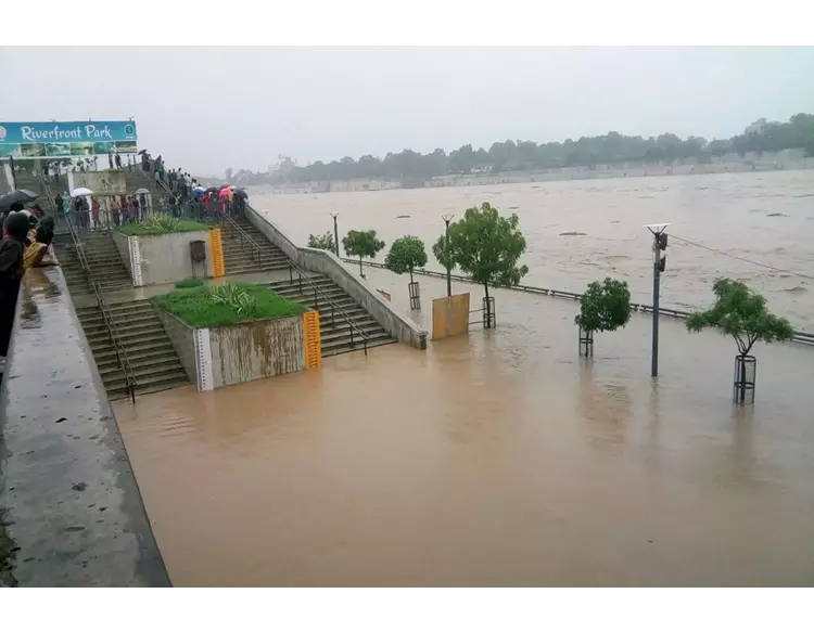 સાબરમતી નદીમાં છોડાયું નર્મદા ડેમનું પાણી, કેટલાક વિસ્તારને કરાયા એલર્ટ