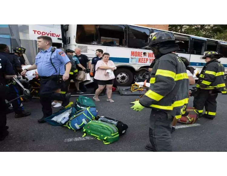 ન્યૂયોર્કમાં બે બસ વચ્ચે હિંસક અથડામણ, અકસ્માતમાં 80 લોકો ઘાયલ