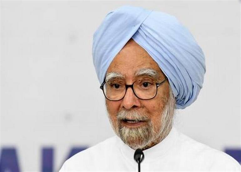 सरकार की गलत नीतियों की वजह से अर्थव्यवस्था में छाई मंदी: मनमोहन सिंह