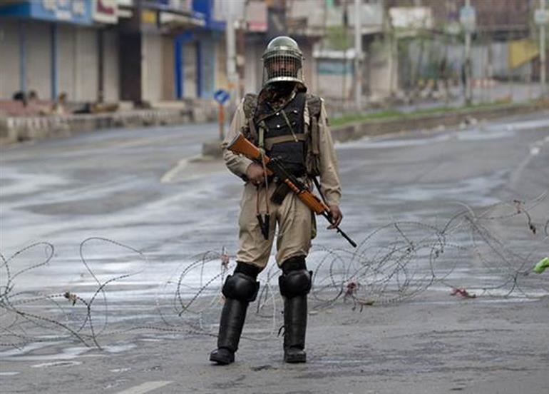 કાશ્મીર : અનંતનાગમાં સુરક્ષાબળો પર આતંકી હુમલો, 5 લોકો ઘાયલ