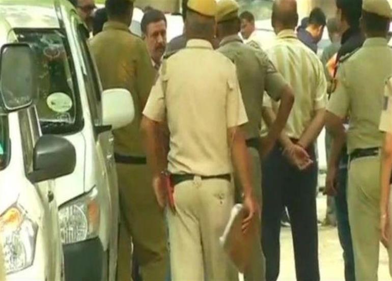 कभी चलाते थे प्रधानमंत्री की गाड़ी, आज 'घुमा' रही है पुलिस...