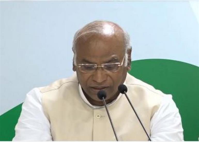 प्रमोशन में आरक्षण: SC कोर्ट के फैसले पर LJP के बाद कांग्रेस ने उठाए सवाल, संसद में उठाएंगे मुद्दा