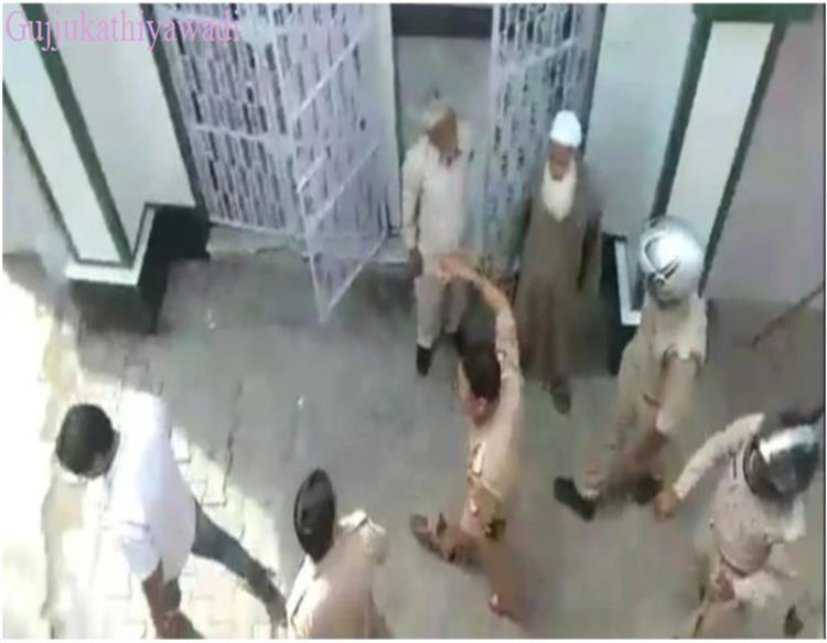 बहराइच: मस्जिद में नमाज के लिए फिर जुटी भीड़, पुलिस टीम को पीटा, मौलवी समेत 23 गिरफ्तार