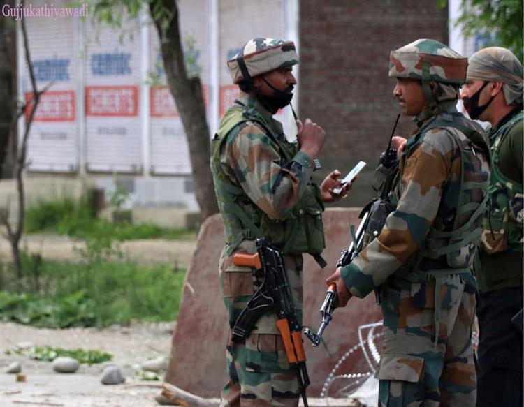 J&K: सुरक्षाबलों ने तोड़ी आतंक की कमर, पहली बार 4 महीने में 4 अलग-अलग आतंकी संगठनों के कमांडर ढेर