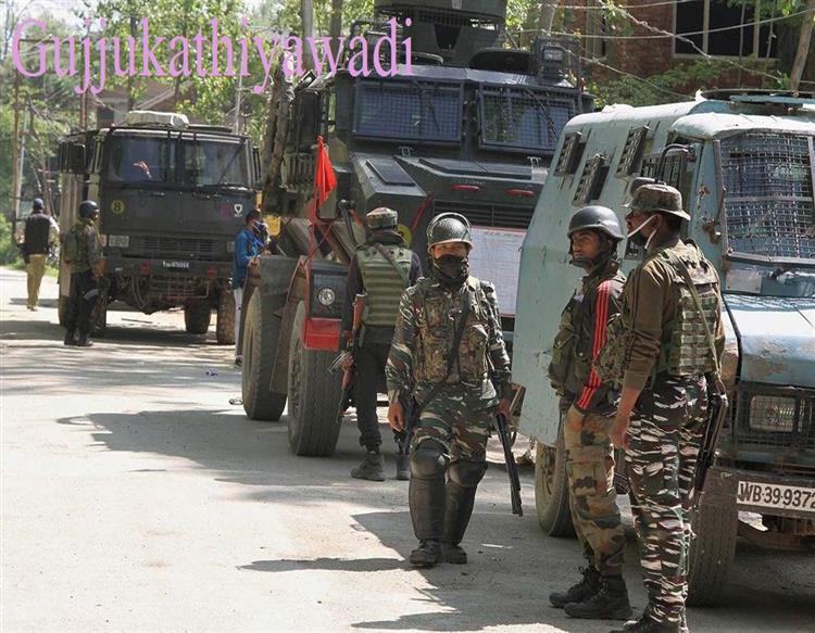 भारत-चीन तनाव: कश्मीर में LPG स्टॉक और स्कूलों को खाली करने का आदेश, घाटी में टेंशन