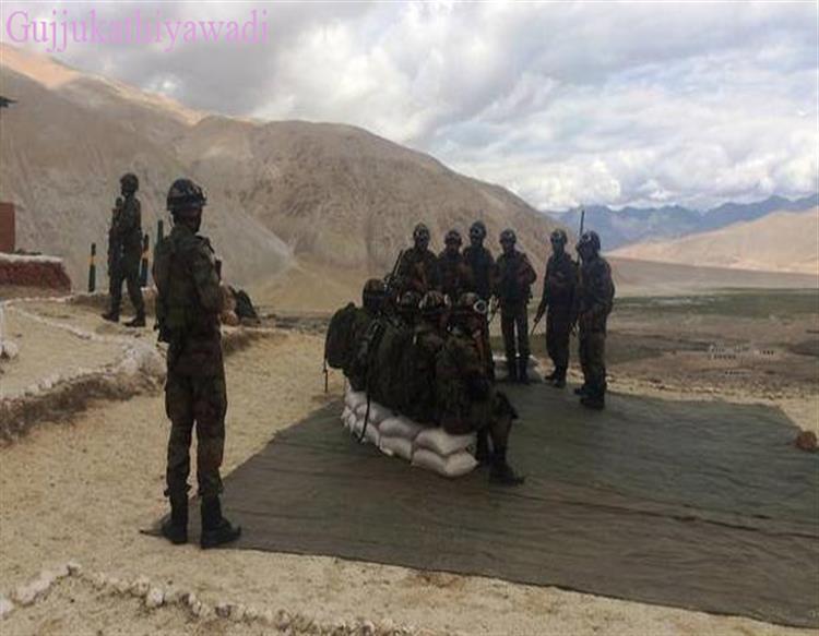 LAC : मीटिंग के एक हफ्ते बाद भी पीछे नहीं गए चीनी सैनिक, भारत भी निगरानी से लेकर युद्ध की नौबत तक के लिए तैयार