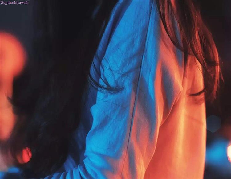 वाराणसी में सेक्स के काले कारोबार का पर्दाफाश, नौकरी देने के नाम पर झांसा देकर होता था कारोबार