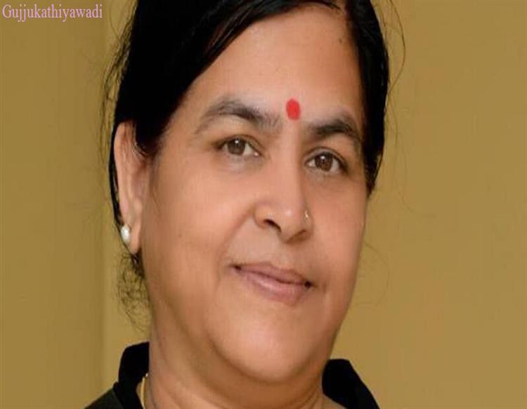 MP की संस्कृति मंत्री उषा ठाकुर का दावा- गोबर के कंडे पर घी की आहुतियों से सैनिटाइज रहता है घर