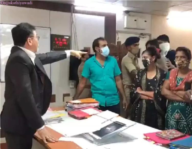  મ્યુનિ. કમિ.ની દાદાગીરી : નાના ધંધાર્થીને કહ્યું ‘ગેટ લોસ્ટ’