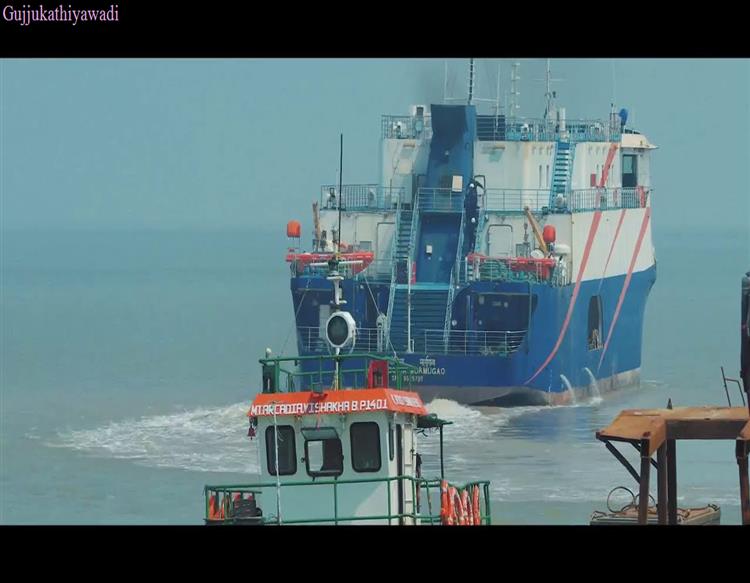 PORBANDAR : સમુદ્રમાં બે મોટા જહાજો વચ્ચે જોરદાર ટક્કર, ભારતીય કોસ્ટગાર્ડ તાત્કાલિક મદદે પહોંચ્યુ