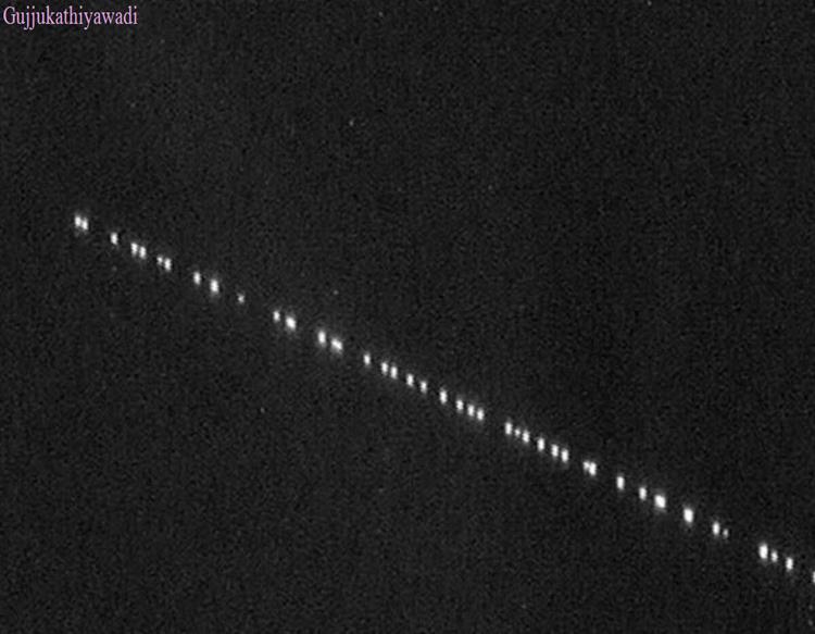  આકાશમાં ઝગમગતી ટ્રેન જોઇ લોકો મુંઝાયા, પંજાબમાં દેખાયો અદ્ભૂત નજારો