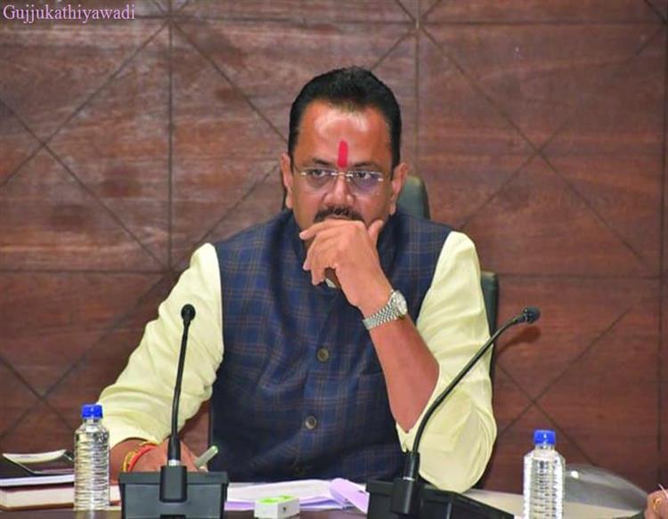  27 હજાર વેતનની જાહેરાતનાં બણગાં ફૂંક્યાં નાણાં ખાતાના નનૈયા સામે વાઘાણી પરવશ !