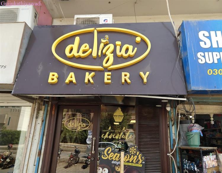  ઇમરાન ખાન વિવાદમાં, કરાચીની બેકરીએ કેક પર ‘મેરી ક્રિસમસ’ લખવા નકાર્યુ