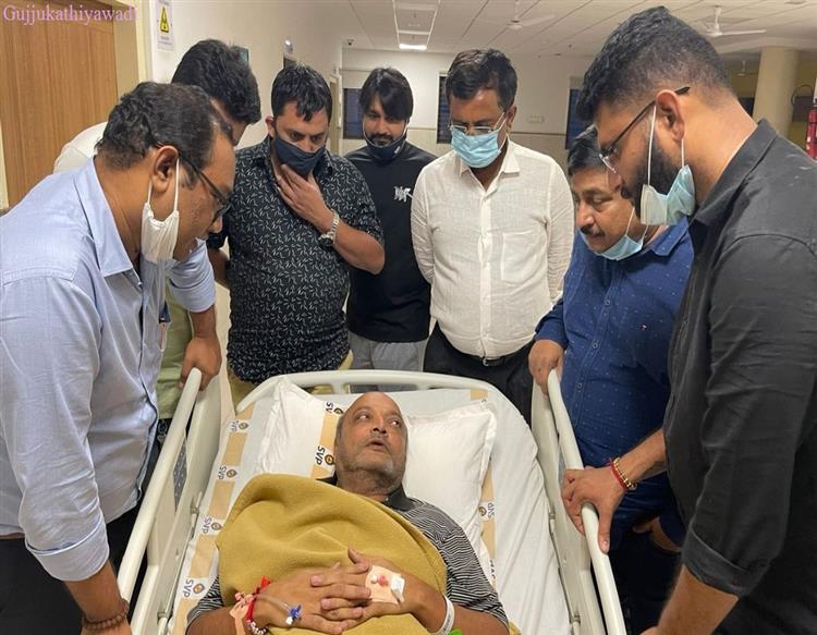 AAP ઝૂક્યું, સરકાર નહીં:ગઈકાલ સુધી આમરણાંત ઉપવાસના નિર્ણય પર અડગ રહેલા ‘આપ’ના નેતા મહેશ સવાણીએ આજે પારણાં કર્યાં