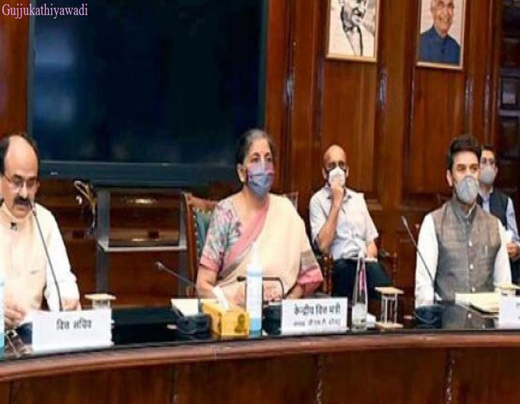  સરકાર કાપડના વેપારીઓ સામે ઝૂકી, GSTમાં વધારો મોકૂફ