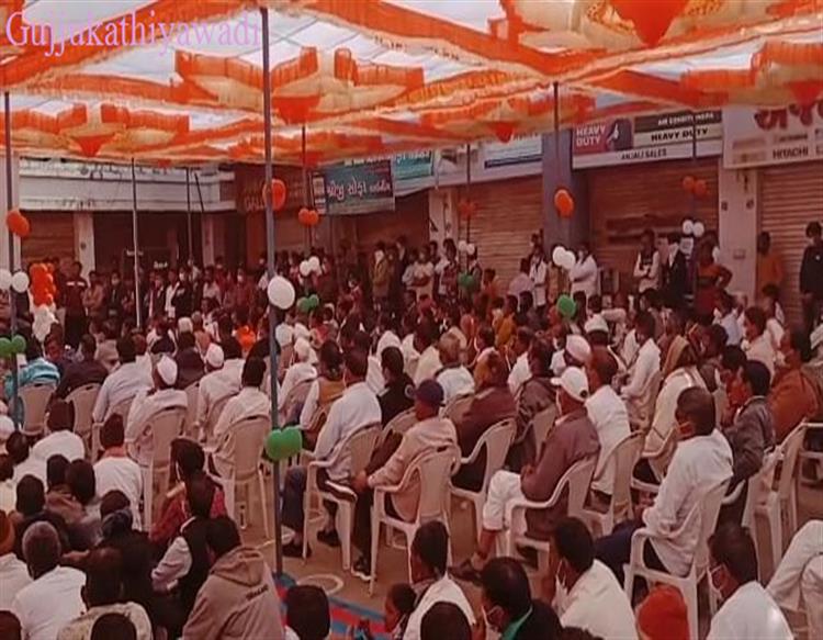  ગુજરાત: નેતાઓ તોડી રહ્યાં છે કોરોના ગાઇડલાઇન, 100 % સંક્રમણ!