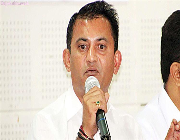  ભાજપે ચૂંટણી ફંડના નામે કોંગ્રેસી નેતાના એકાઉન્ટમાંથી નાણાં કાપ્યા