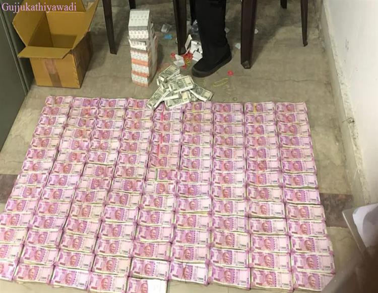  પૂર્વ IPSના ઘરે રેડ, 650 લોકરમાંથી મળી આવ્યા અધધ રૂપિયા