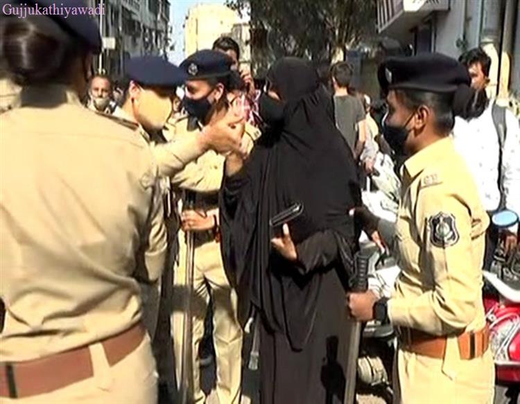  હિજાબ વિવાદના ગુજરાતમાં પડઘા, સમર્થનમાં અમદાવાદ-સુરતમાં પ્રદર્શન