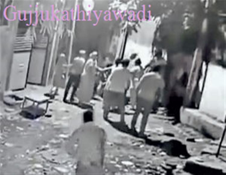  રાજકોટ: સસ્તા ભાવે સોસાયટી પડાવવા ભૂમાફિયાઓ સક્રિય થતા લોકોમાં ફફડાટ