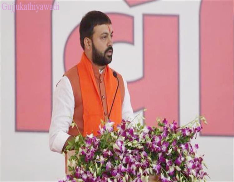  રાજકોટ જિલ્લા બેંકમાં જયેશ રાદડિયા સામે ભરતી કૌભાંડ આક્ષેપ : પટાવાળાનો ભાવ 45 લાખ