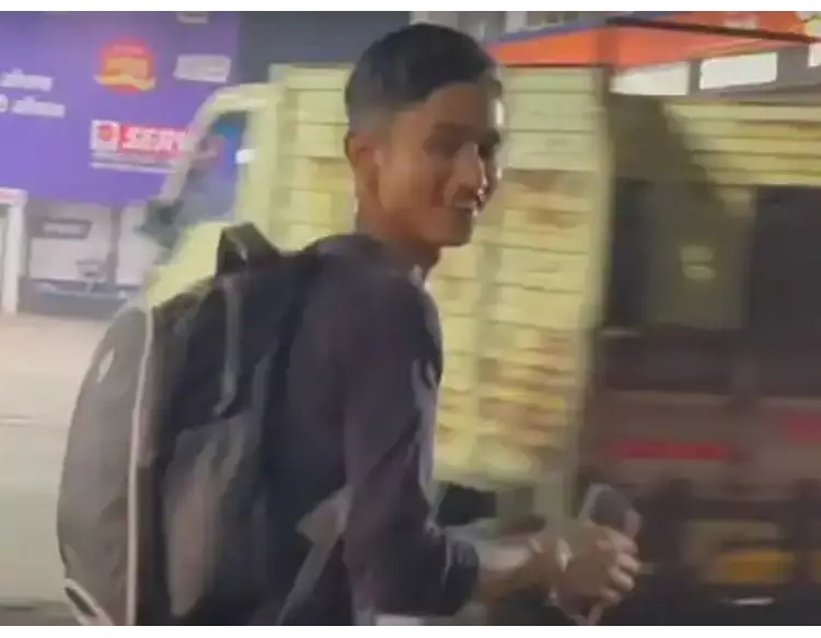 નોઈડાનો વીડીયો વાયરલ: રાત્રે 12 વાગ્યે રસ્તા પર યુવક દોડતો હતો, લિફ્ટ લેવાની ના પાડી, આર્મીમાં જોડાવાનું સપનુ