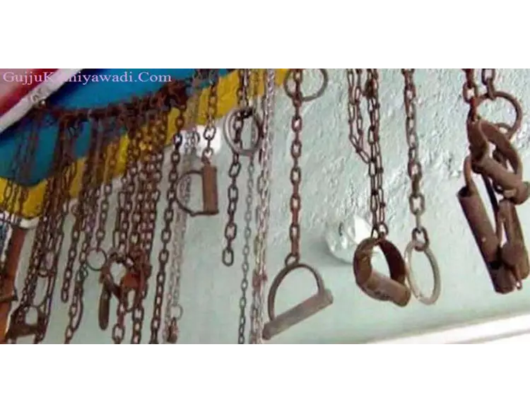 આ મંદિરમાં જૈલના કૈદીઓ કરે છે પૂજા, નાગ દેવતાને ચઢાવે છે હત્થકડીઓ…