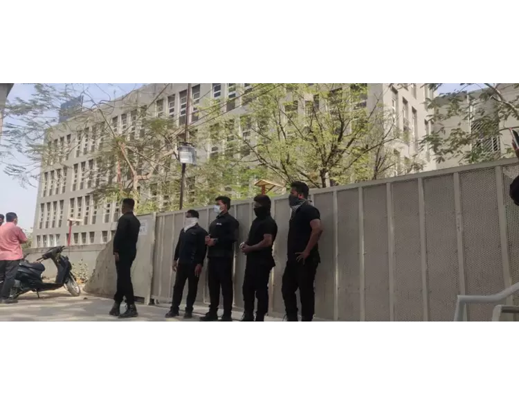  અમદાવાદ: ઉદગમ સ્કૂલ છે કે અખાડો, વાલીઓના ડરથી બાઉનસરો ગોઠવ્યા