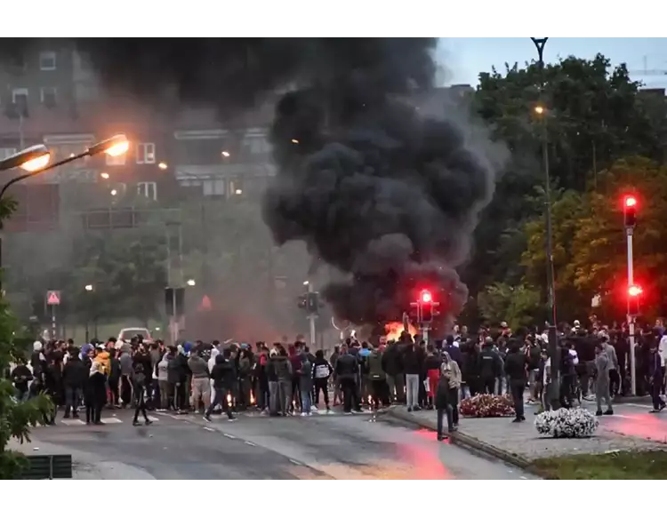 સ્વીડનમાં ધાર્મિક ઉન્માદથી હિંસા:કુરાન સળગાવ્યાની ઘટનાથી અનેક શહેરોમાં હિંસા ફાટી નિકળી; હિંસક લોકોની ખુલ્લી ધમકી-આગામી સમયમાં પણ આમ જ કરશું