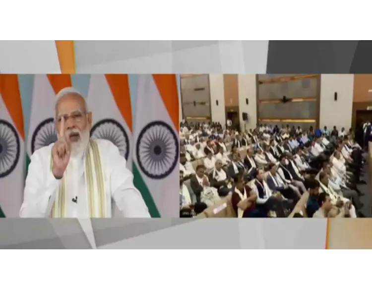  પાટીદાર સમીટમાં PM મોદીએ કહ્યું, માત્ર જમીન લે-વેચ કરવું એ જ કામ નથી