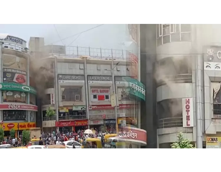 અમદાવાદમાં પરીમલ ગાર્ડન પાસે આગનો બનાવ, 20 બાળકોનું રેસ્ક્યૂ કરાયું