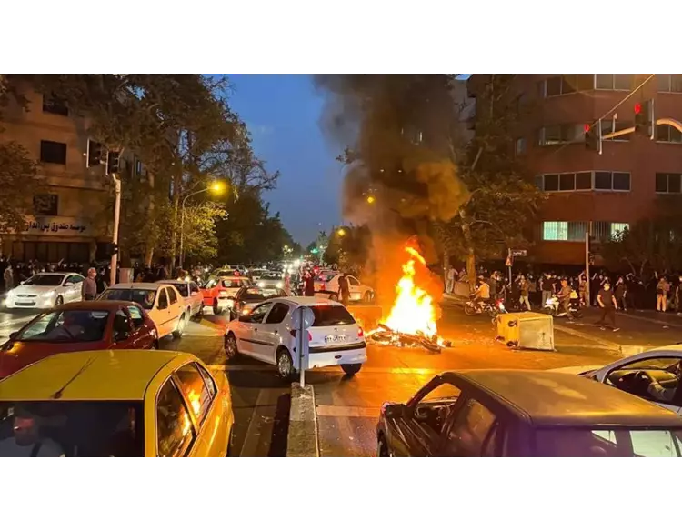 ઇરાનમાં હિજાબ વિરોધી દેખાવો વકર્યા, સરમુખત્યારને મૃત્યુદંડની માગ : 75 મોત