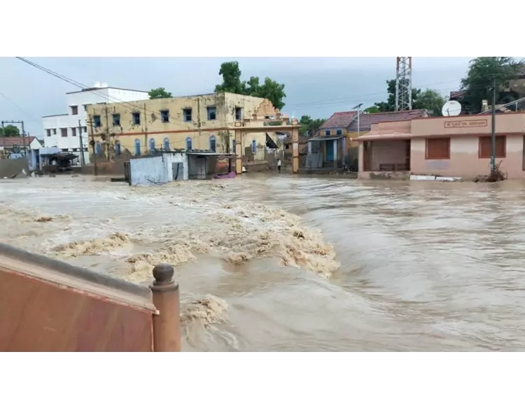 કચ્છના રાપરમાં બારેમેઘ ખાંગા, 12 કલાકમાં 7 ઈંચ વરસાદ ખાબક્યો