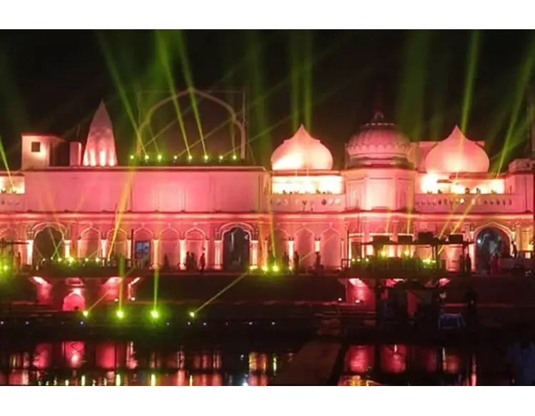 દિવાઓથી ઝગમગેલા અયોધ્યામાં લેઝર શો શરૂ, PM મોદી અને CM યોગી ઉપસ્થિત