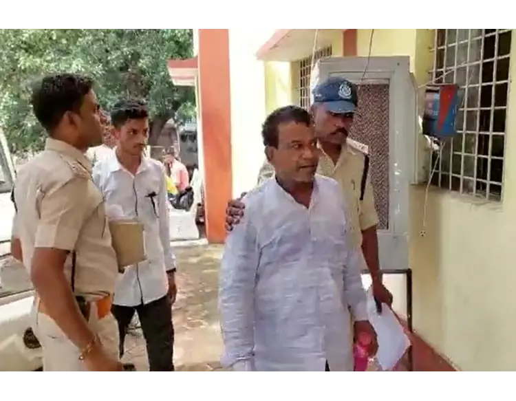 મહિને 10 હજાર રૂપિયા કમાતો મંત્રીની ગેસ એજેન્સીનો મેનેજર કરોડપતિ નીકળ્યો!