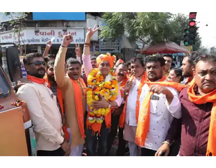 સુરતમાં હર્ષ સંઘવી બાદ કામરેજ બેઠક જીતનાર પ્રુફલ પાનસરિયા મંત્રી પદ માટે રાત્રે ફોન આવ્યો