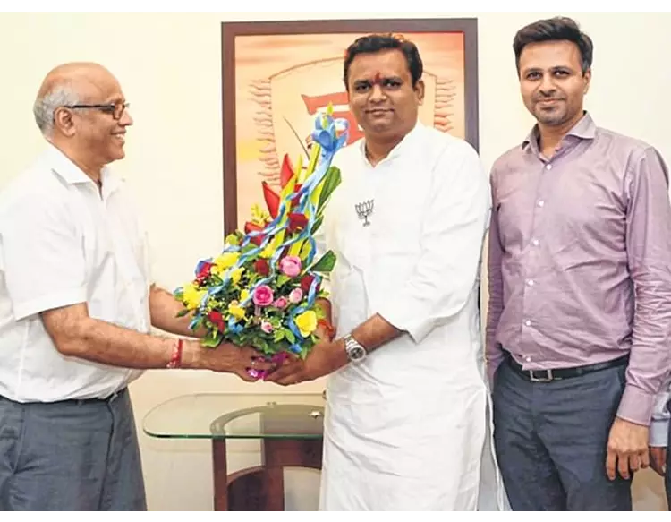 મહારાષ્ટ્ર વિધાનસભાના અધ્યક્ષ તરીકે રાહુલ નાર્વેકર ચૂંટાયા