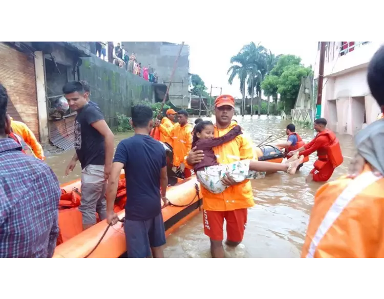 દક્ષિણ ગુજરાતમાં મેઘરાજાનું તોફાની સ્વરૂપ, અડધું નવસારી પાણીમાં