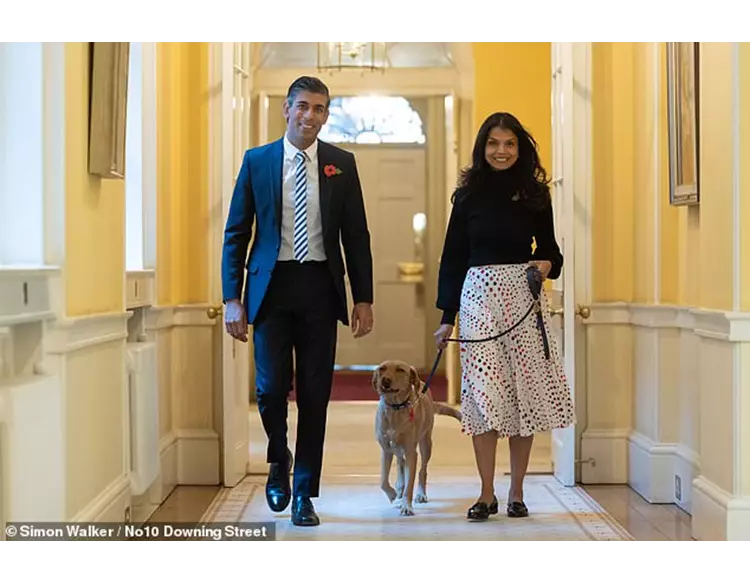 બ્રિટનના PM બનીને સુનકે તોડયુ ગોરાઓનું ઘમંડ, અંગ્રેજોને યાદ રહેશે તસવીર