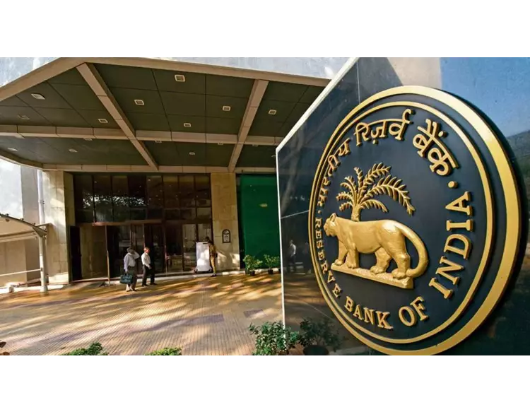દેશની ફક્ત 3 બેંકમાં સુરક્ષિત છે તમારા રૂપિયા, RBIએ જાહેર કર્યું લિસ્ટ