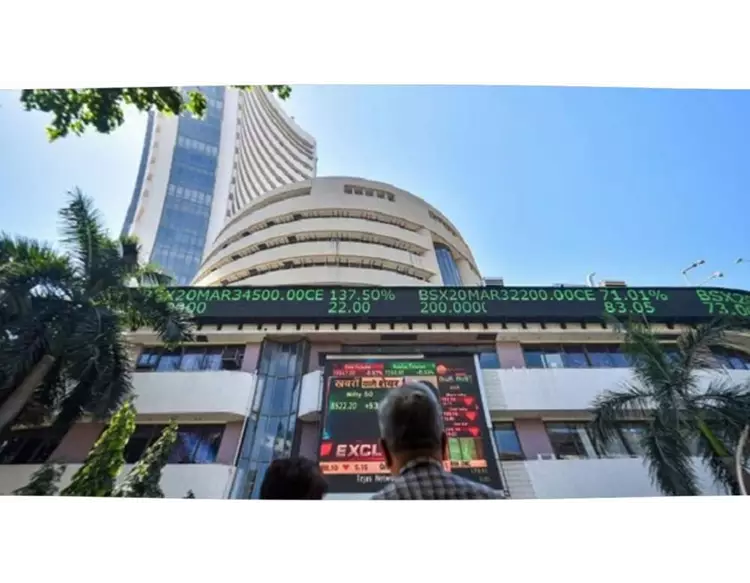 શેરબજારની ધીમી શરૂઆત: સેન્સેક્સ 63,100ની ઉપર ખૂલ્યો, નિફ્ટી 18,700