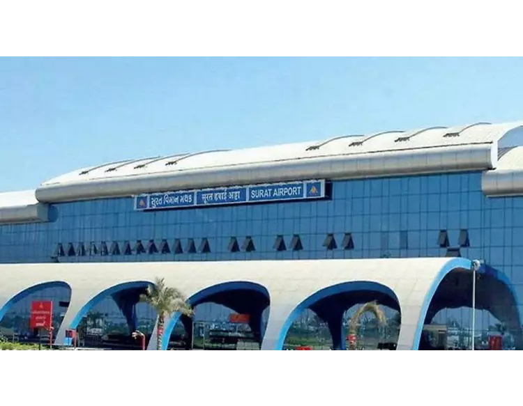 સુરતમાં વિમાનનું ટાયર ફાટ્યું, મુસાફરોના જીવ તાળવે ચોટ્યા