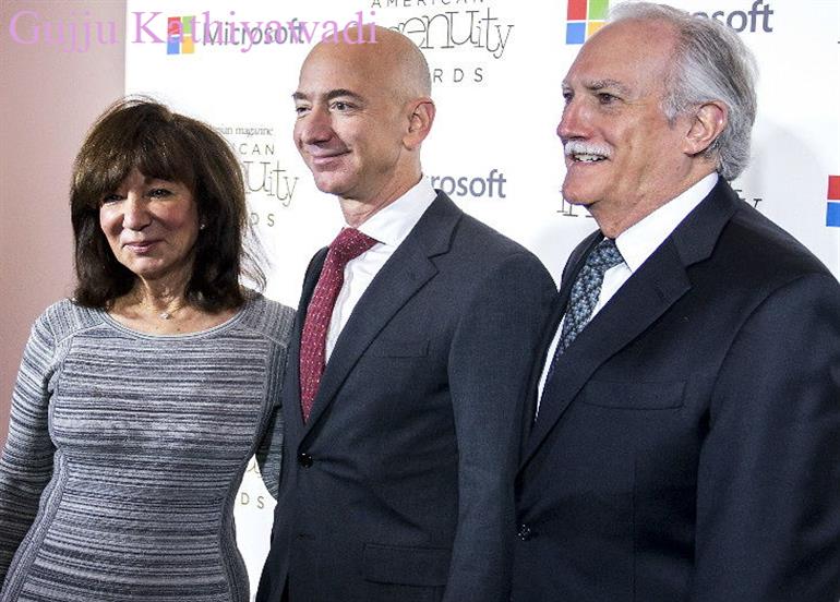 बेजोस के जन्म के वक्त मां के पास फोन के खर्च लायक पैसे नहीं थे, 13000 रु. की नौकरी करती थीं