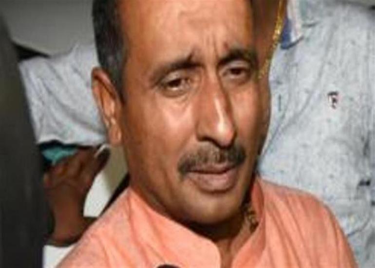 उन्नाव गैंगरेप पीड़िता कार एक्सीडेंट केस में बीजेपी विधायक कुलदीप सेंगर पर हत्या का केस दर्ज