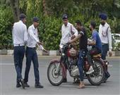 ट्रैफिक पुलिस: चालान के वक्त यह गवाह है जरूरी, नहीं तो कोर्ट में आप ऐसे कर सकते हैं चैलेंज