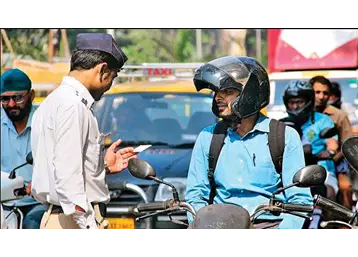 ગુજરાતમાં ટુવ્હિલર પર હેલ્મેટ ફરજીયાત પહેરવું પડશે, નવી ટ્રાફિક પોલીસી જાહેર થશે